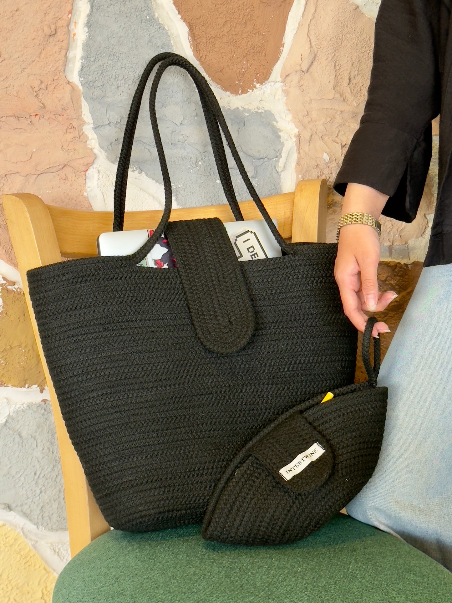 SIGNATURE TOTE BAG