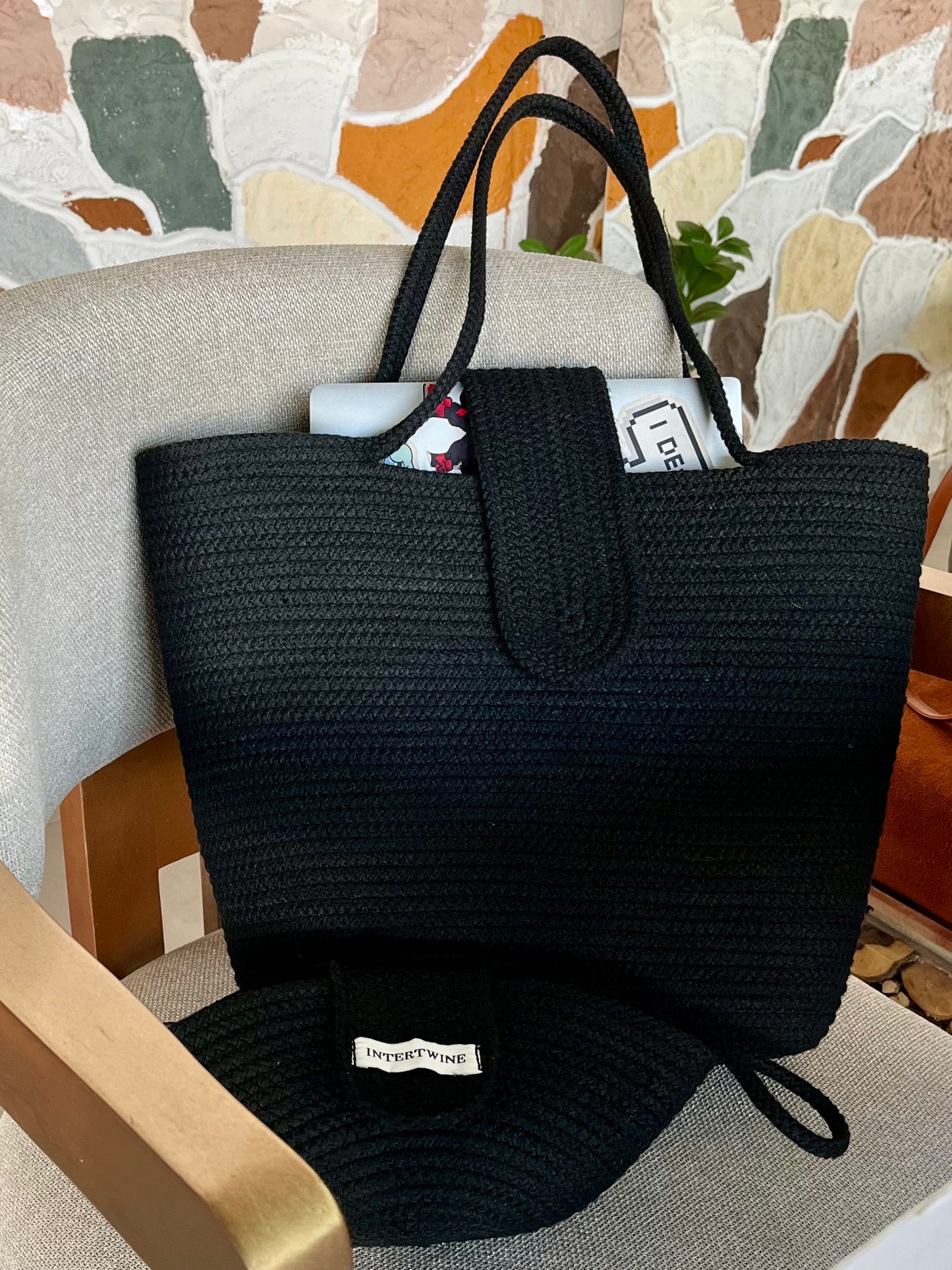 SIGNATURE TOTE BAG